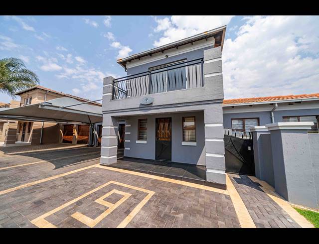 3 BEDROOM FREESTANDING FOR SALE IN SONNEVELD